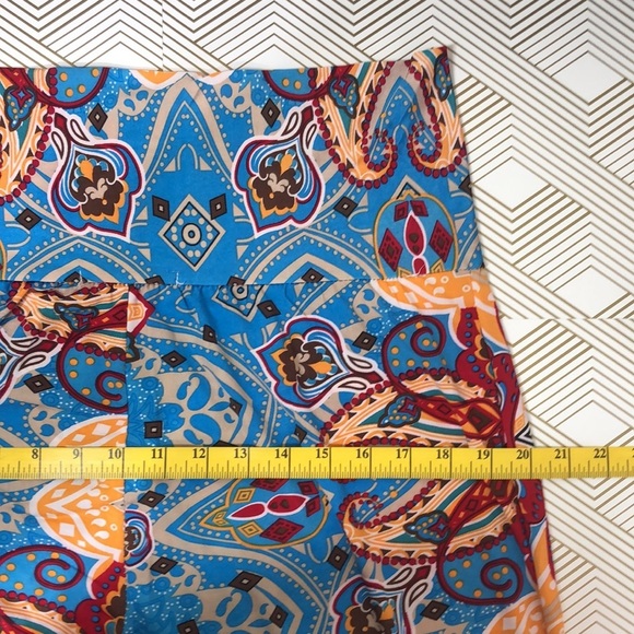 California woman pant colorful beach - Picture 4 of 10